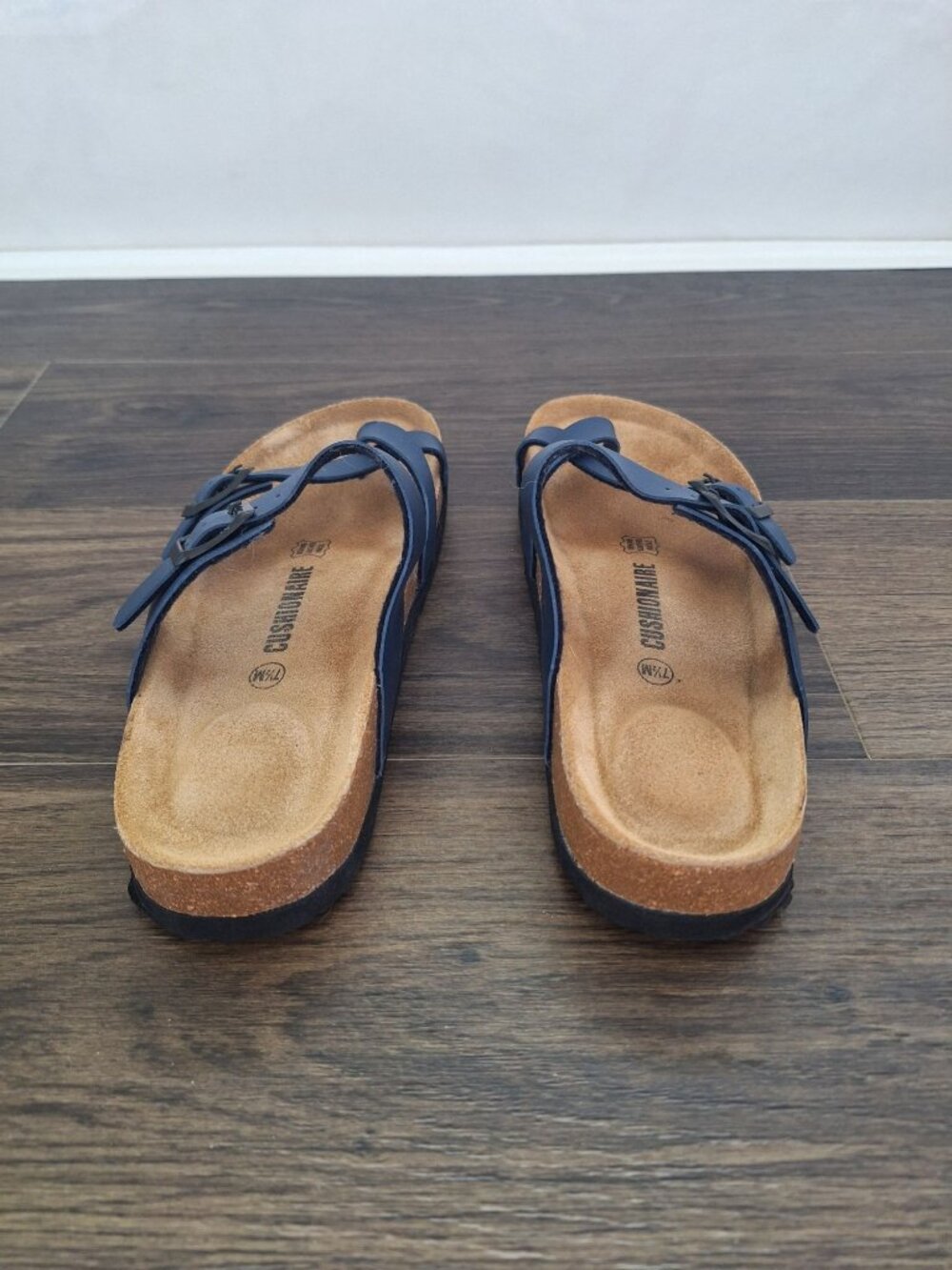 💙 Cushionaire Leather Footbed Sandals Women's Size 7.5 Navy Blue Comfort - Picture 3 of 7